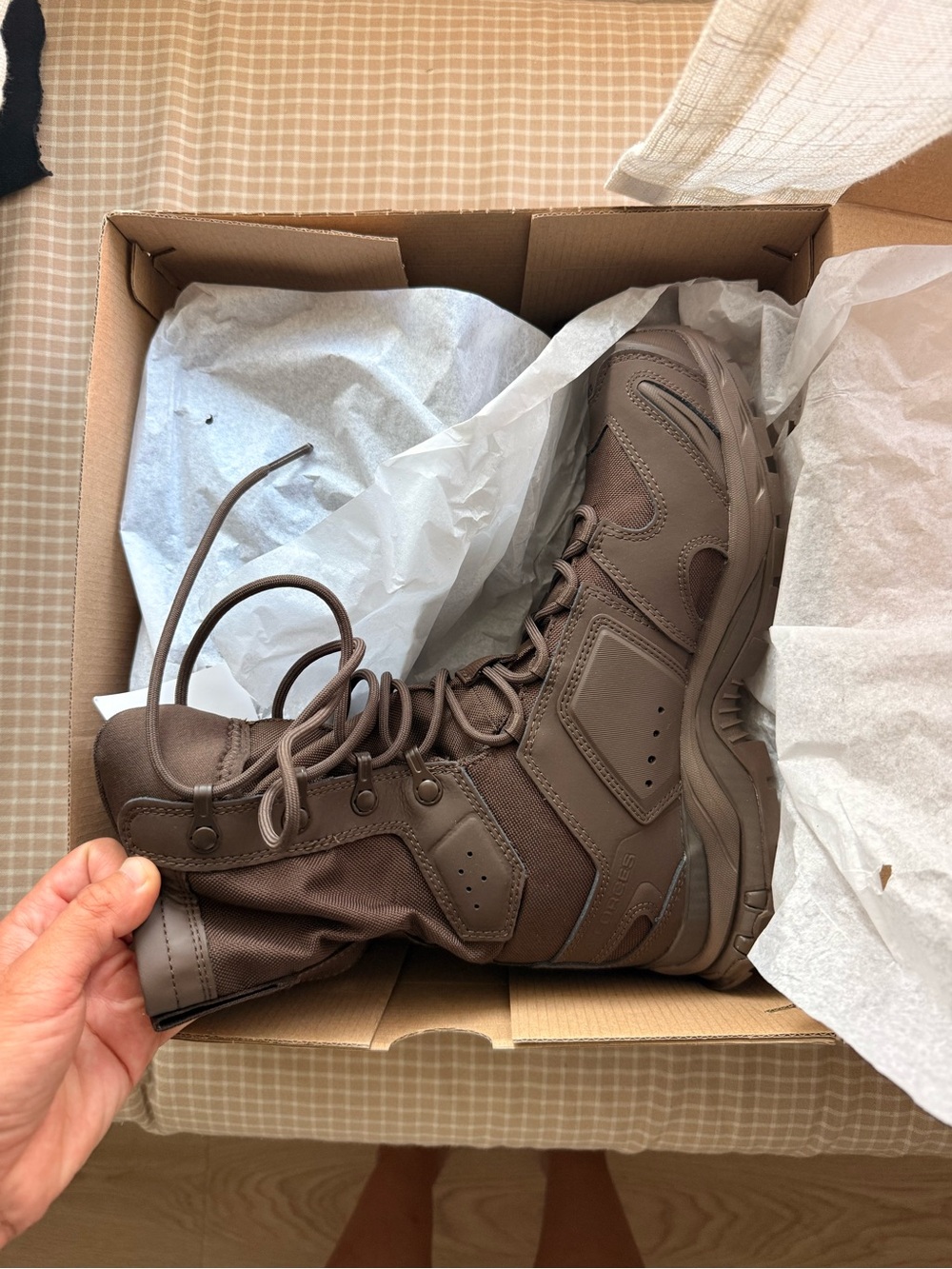 Salomon Unisex Tactical Boot in Brown